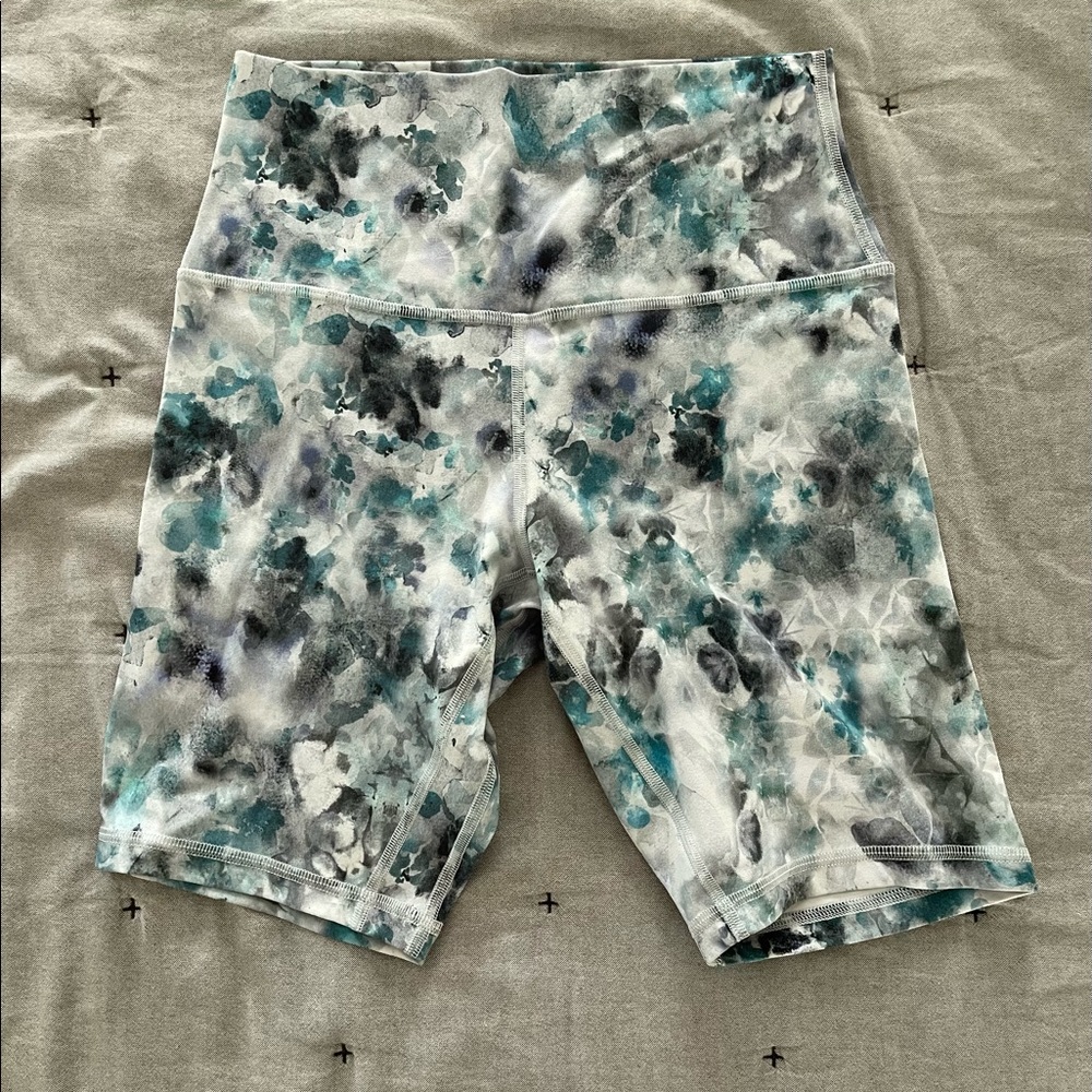 Multicolor Lululemon yoga high rise align shorts